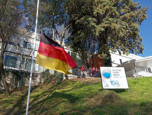 Por la Paz y la Libertad / Für Frieden und Freiheit