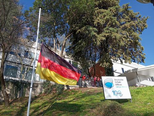Por la Paz y la Libertad / Für Frieden und Freiheit
