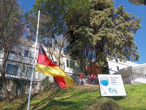 Por la Paz y la Libertad / Für Frieden und Freiheit