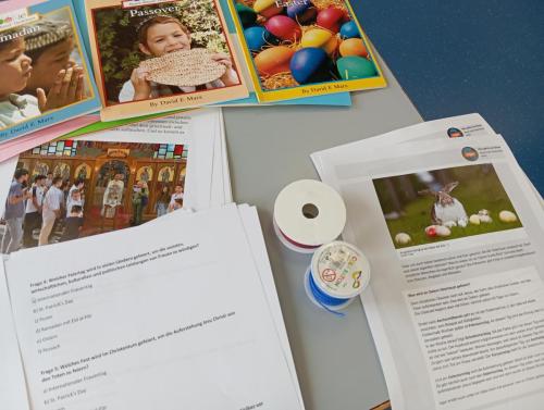 Proyectos de cocina, deportes, el Día de la Madre, la Pascua Ortodoxa y el Día de la Liberación / Küchenprojekte, Sport, Muttertag, orthodoxes Ostern und Tag der Befreiung