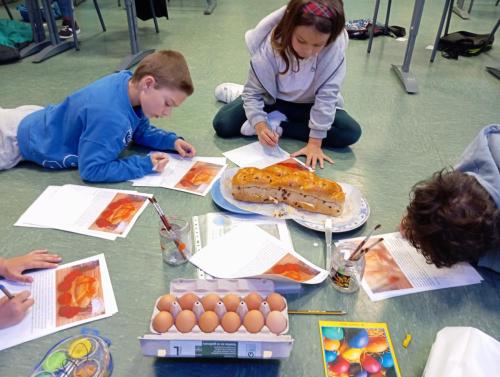Proyectos de cocina, deportes, el Día de la Madre, la Pascua Ortodoxa y el Día de la Liberación / Küchenprojekte, Sport, Muttertag, orthodoxes Ostern und Tag der Befreiung