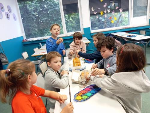 Proyectos de cocina, deportes, el Día de la Madre, la Pascua Ortodoxa y el Día de la Liberación / Küchenprojekte, Sport, Muttertag, orthodoxes Ostern und Tag der Befreiung