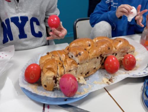 Proyectos de cocina, deportes, el Día de la Madre, la Pascua Ortodoxa y el Día de la Liberación / Küchenprojekte, Sport, Muttertag, orthodoxes Ostern und Tag der Befreiung