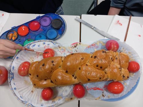 Proyectos de cocina, deportes, el Día de la Madre, la Pascua Ortodoxa y el Día de la Liberación / Küchenprojekte, Sport, Muttertag, orthodoxes Ostern und Tag der Befreiung