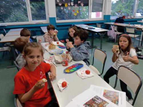 Proyectos de cocina, deportes, el Día de la Madre, la Pascua Ortodoxa y el Día de la Liberación / Küchenprojekte, Sport, Muttertag, orthodoxes Ostern und Tag der Befreiung