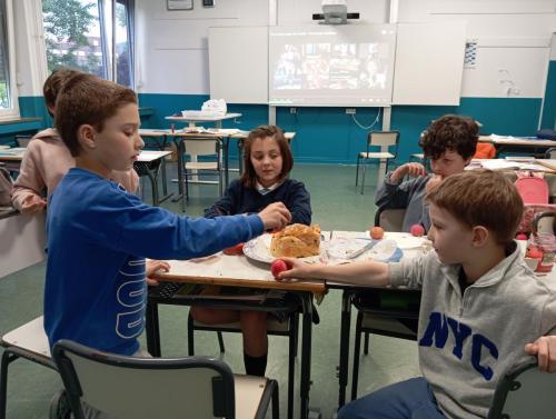 Proyectos de cocina, deportes, el Día de la Madre, la Pascua Ortodoxa y el Día de la Liberación / Küchenprojekte, Sport, Muttertag, orthodoxes Ostern und Tag der Befreiung