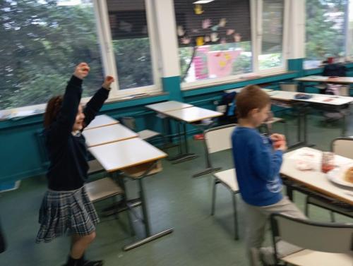 Proyectos de cocina, deportes, el Día de la Madre, la Pascua Ortodoxa y el Día de la Liberación / Küchenprojekte, Sport, Muttertag, orthodoxes Ostern und Tag der Befreiung