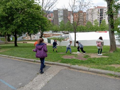 Proyectos de cocina, deportes, el Día de la Madre, la Pascua Ortodoxa y el Día de la Liberación / Küchenprojekte, Sport, Muttertag, orthodoxes Ostern und Tag der Befreiung