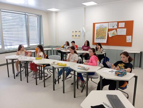 Proyectos de cocina, deportes, el Día de la Madre, la Pascua Ortodoxa y el Día de la Liberación / Küchenprojekte, Sport, Muttertag, orthodoxes Ostern und Tag der Befreiung