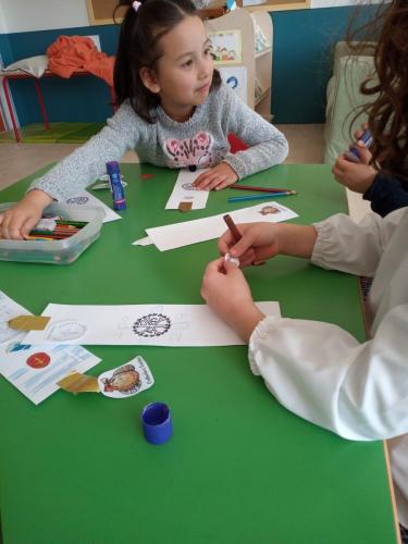 Proyectos de cocina, deportes, el Día de la Madre, la Pascua Ortodoxa y el Día de la Liberación / Küchenprojekte, Sport, Muttertag, orthodoxes Ostern und Tag der Befreiung