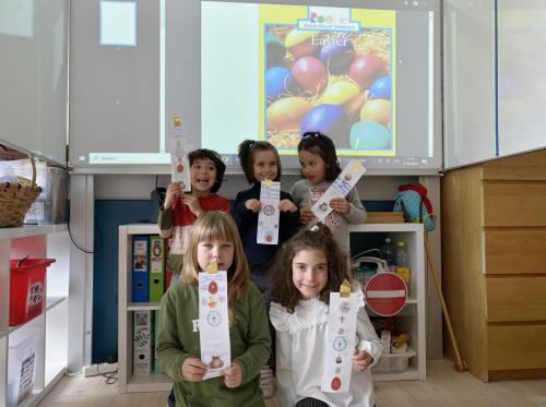 Proyectos de cocina, deportes, el Día de la Madre, la Pascua Ortodoxa y el Día de la Liberación / Küchenprojekte, Sport, Muttertag, orthodoxes Ostern und Tag der Befreiung