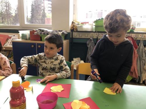 Proyectos de cocina, deportes, el Día de la Madre, la Pascua Ortodoxa y el Día de la Liberación / Küchenprojekte, Sport, Muttertag, orthodoxes Ostern und Tag der Befreiung