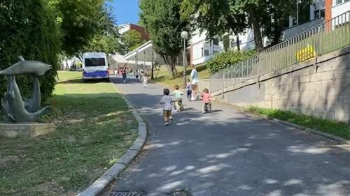 Explorando el Congo: Desafíos y Recursos Naturales – 4ta Etapa del Tour de France, Música y Hockey sobre ruedas / Wir erkunden den Kongo: Herausforderungen und natürliche Ressourcen – 4. Etappe der Tour de France, Musik und Inline Hockey