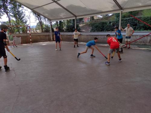 Explorando el Congo: Desafíos y Recursos Naturales – 4ta Etapa del Tour de France, Música y Hockey sobre ruedas / Wir erkunden den Kongo: Herausforderungen und natürliche Ressourcen – 4. Etappe der Tour de France, Musik und Inline Hockey