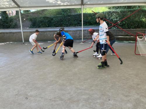 Explorando el Congo: Desafíos y Recursos Naturales – 4ta Etapa del Tour de France, Música y Hockey sobre ruedas / Wir erkunden den Kongo: Herausforderungen und natürliche Ressourcen – 4. Etappe der Tour de France, Musik und Inline Hockey