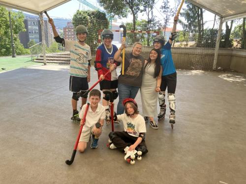 Explorando el Congo: Desafíos y Recursos Naturales – 4ta Etapa del Tour de France, Música y Hockey sobre ruedas / Wir erkunden den Kongo: Herausforderungen und natürliche Ressourcen – 4. Etappe der Tour de France, Musik und Inline Hockey