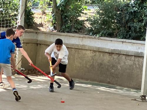 Explorando el Congo: Desafíos y Recursos Naturales – 4ta Etapa del Tour de France, Música y Hockey sobre ruedas / Wir erkunden den Kongo: Herausforderungen und natürliche Ressourcen – 4. Etappe der Tour de France, Musik und Inline Hockey