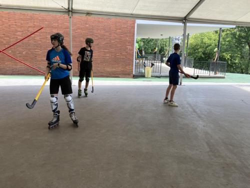 Explorando el Congo: Desafíos y Recursos Naturales – 4ta Etapa del Tour de France, Música y Hockey sobre ruedas / Wir erkunden den Kongo: Herausforderungen und natürliche Ressourcen – 4. Etappe der Tour de France, Musik und Inline Hockey