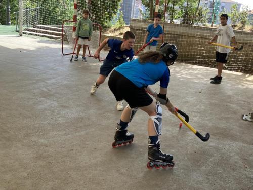 Explorando el Congo: Desafíos y Recursos Naturales – 4ta Etapa del Tour de France, Música y Hockey sobre ruedas / Wir erkunden den Kongo: Herausforderungen und natürliche Ressourcen – 4. Etappe der Tour de France, Musik und Inline Hockey
