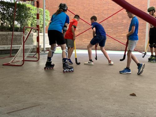 Explorando el Congo: Desafíos y Recursos Naturales – 4ta Etapa del Tour de France, Música y Hockey sobre ruedas / Wir erkunden den Kongo: Herausforderungen und natürliche Ressourcen – 4. Etappe der Tour de France, Musik und Inline Hockey