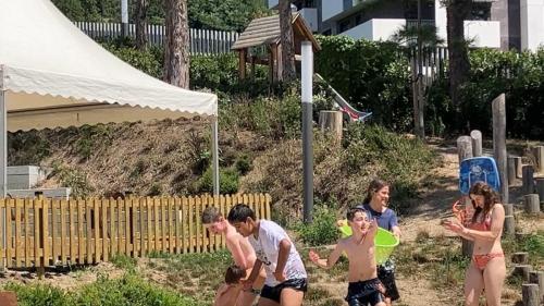 Explorando el Congo: Desafíos y Recursos Naturales – 4ta Etapa del Tour de France, Música y Hockey sobre ruedas / Wir erkunden den Kongo: Herausforderungen und natürliche Ressourcen – 4. Etappe der Tour de France, Musik und Inline Hockey