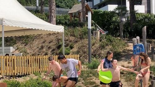Explorando el Congo: Desafíos y Recursos Naturales – 4ta Etapa del Tour de France, Música y Hockey sobre ruedas / Wir erkunden den Kongo: Herausforderungen und natürliche Ressourcen – 4. Etappe der Tour de France, Musik und Inline Hockey