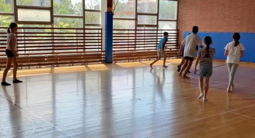 Explorando el Congo: Desafíos y Recursos Naturales – 4ta Etapa del Tour de France, Música y Hockey sobre ruedas / Wir erkunden den Kongo: Herausforderungen und natürliche Ressourcen – 4. Etappe der Tour de France, Musik und Inline Hockey