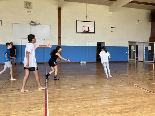 Explorando el Congo: Desafíos y Recursos Naturales – 4ta Etapa del Tour de France, Música y Hockey sobre ruedas / Wir erkunden den Kongo: Herausforderungen und natürliche Ressourcen – 4. Etappe der Tour de France, Musik und Inline Hockey