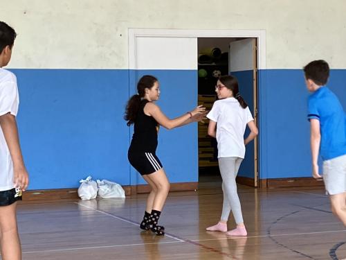 Explorando el Congo: Desafíos y Recursos Naturales – 4ta Etapa del Tour de France, Música y Hockey sobre ruedas / Wir erkunden den Kongo: Herausforderungen und natürliche Ressourcen – 4. Etappe der Tour de France, Musik und Inline Hockey