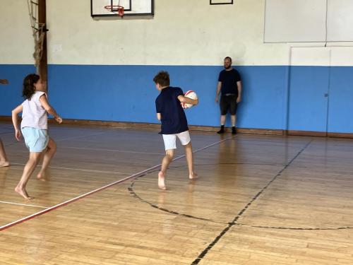 Explorando el Congo: Desafíos y Recursos Naturales – 4ta Etapa del Tour de France, Música y Hockey sobre ruedas / Wir erkunden den Kongo: Herausforderungen und natürliche Ressourcen – 4. Etappe der Tour de France, Musik und Inline Hockey