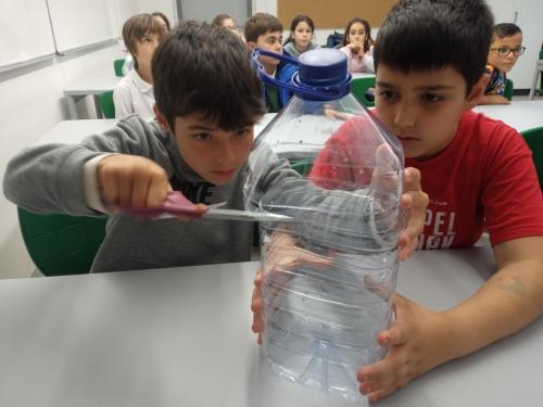Proyecto STEM de pluviómetros, preparación para los exámenes oficiales, evento sobre el Campeonato Europeo de Atletismo y merendolas de fin de curso / STEM-Projekt mit Regenmessern, Vorbereitung auf offizielle Prüfungen, Event zur Leichtathletik Europameisterschaft und Abschlussfeiern am Ende des Kurses