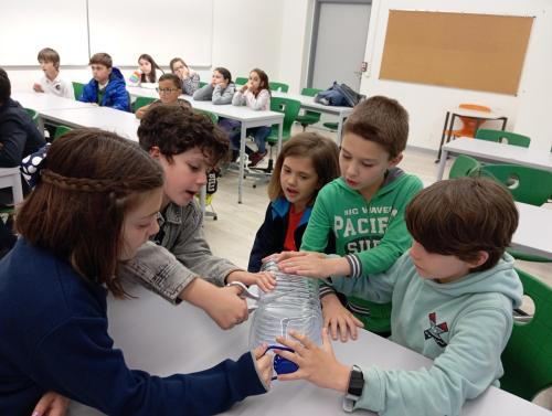 Proyecto STEM de pluviómetros, preparación para los exámenes oficiales, evento sobre el Campeonato Europeo de Atletismo y merendolas de fin de curso / STEM-Projekt mit Regenmessern, Vorbereitung auf offizielle Prüfungen, Event zur Leichtathletik Europameisterschaft und Abschlussfeiern am Ende des Kurses