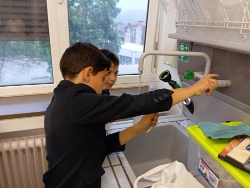 Proyecto STEM de pluviómetros, preparación para los exámenes oficiales, evento sobre el Campeonato Europeo de Atletismo y merendolas de fin de curso / STEM-Projekt mit Regenmessern, Vorbereitung auf offizielle Prüfungen, Event zur Leichtathletik Europameisterschaft und Abschlussfeiern am Ende des Kurses