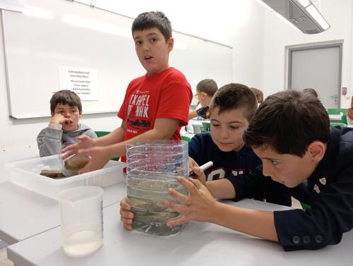 Proyecto STEM de pluviómetros, preparación para los exámenes oficiales, evento sobre el Campeonato Europeo de Atletismo y merendolas de fin de curso / STEM-Projekt mit Regenmessern, Vorbereitung auf offizielle Prüfungen, Event zur Leichtathletik Europameisterschaft und Abschlussfeiern am Ende des Kurses