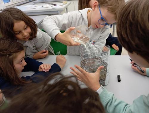 Proyecto STEM de pluviómetros, preparación para los exámenes oficiales, evento sobre el Campeonato Europeo de Atletismo y merendolas de fin de curso / STEM-Projekt mit Regenmessern, Vorbereitung auf offizielle Prüfungen, Event zur Leichtathletik Europameisterschaft und Abschlussfeiern am Ende des Kurses