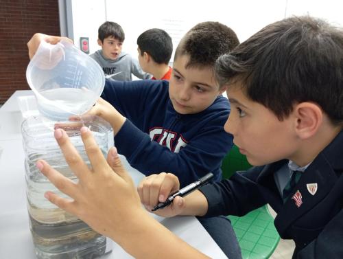 Proyecto STEM de pluviómetros, preparación para los exámenes oficiales, evento sobre el Campeonato Europeo de Atletismo y merendolas de fin de curso / STEM-Projekt mit Regenmessern, Vorbereitung auf offizielle Prüfungen, Event zur Leichtathletik Europameisterschaft und Abschlussfeiern am Ende des Kurses