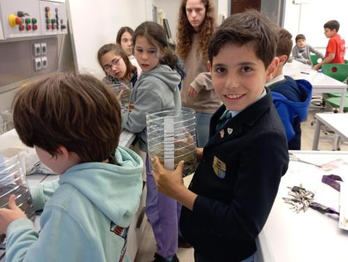 Proyecto STEM de pluviómetros, preparación para los exámenes oficiales, evento sobre el Campeonato Europeo de Atletismo y merendolas de fin de curso / STEM-Projekt mit Regenmessern, Vorbereitung auf offizielle Prüfungen, Event zur Leichtathletik Europameisterschaft und Abschlussfeiern am Ende des Kurses