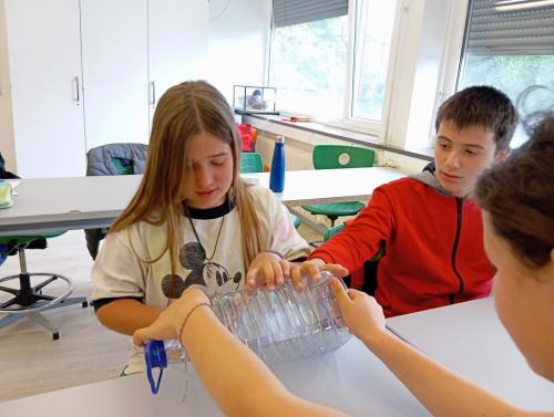 Proyecto STEM de pluviómetros, preparación para los exámenes oficiales, evento sobre el Campeonato Europeo de Atletismo y merendolas de fin de curso / STEM-Projekt mit Regenmessern, Vorbereitung auf offizielle Prüfungen, Event zur Leichtathletik Europameisterschaft und Abschlussfeiern am Ende des Kurses