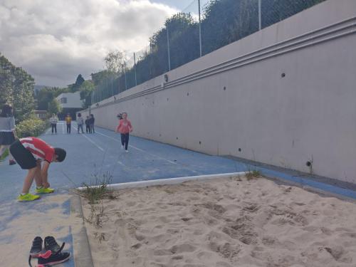 Proyecto STEM de pluviómetros, preparación para los exámenes oficiales, evento sobre el Campeonato Europeo de Atletismo y merendolas de fin de curso / STEM-Projekt mit Regenmessern, Vorbereitung auf offizielle Prüfungen, Event zur Leichtathletik Europameisterschaft und Abschlussfeiern am Ende des Kurses