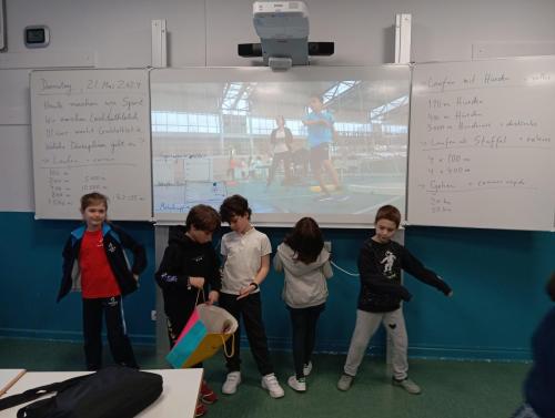 Proyecto STEM de pluviómetros, preparación para los exámenes oficiales, evento sobre el Campeonato Europeo de Atletismo y merendolas de fin de curso / STEM-Projekt mit Regenmessern, Vorbereitung auf offizielle Prüfungen, Event zur Leichtathletik Europameisterschaft und Abschlussfeiern am Ende des Kurses