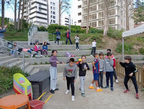 Proyecto STEM de pluviómetros, preparación para los exámenes oficiales, evento sobre el Campeonato Europeo de Atletismo y merendolas de fin de curso / STEM-Projekt mit Regenmessern, Vorbereitung auf offizielle Prüfungen, Event zur Leichtathletik Europameisterschaft und Abschlussfeiern am Ende des Kurses