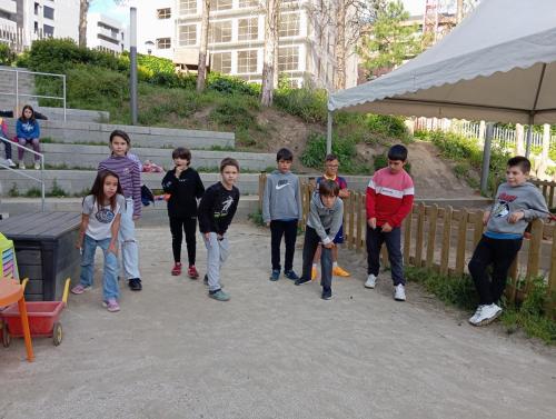 Proyecto STEM de pluviómetros, preparación para los exámenes oficiales, evento sobre el Campeonato Europeo de Atletismo y merendolas de fin de curso / STEM-Projekt mit Regenmessern, Vorbereitung auf offizielle Prüfungen, Event zur Leichtathletik Europameisterschaft und Abschlussfeiern am Ende des Kurses