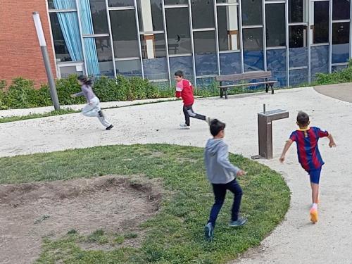Proyecto STEM de pluviómetros, preparación para los exámenes oficiales, evento sobre el Campeonato Europeo de Atletismo y merendolas de fin de curso / STEM-Projekt mit Regenmessern, Vorbereitung auf offizielle Prüfungen, Event zur Leichtathletik Europameisterschaft und Abschlussfeiern am Ende des Kurses
