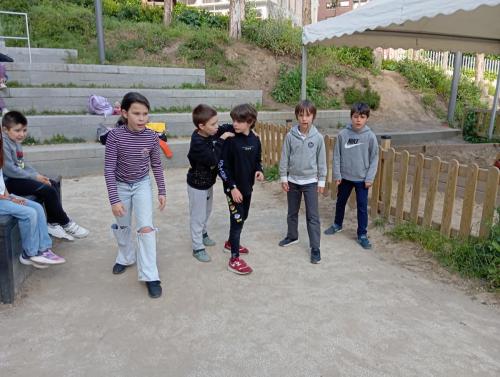 Proyecto STEM de pluviómetros, preparación para los exámenes oficiales, evento sobre el Campeonato Europeo de Atletismo y merendolas de fin de curso / STEM-Projekt mit Regenmessern, Vorbereitung auf offizielle Prüfungen, Event zur Leichtathletik Europameisterschaft und Abschlussfeiern am Ende des Kurses