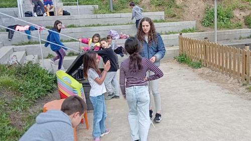 Proyecto STEM de pluviómetros, preparación para los exámenes oficiales, evento sobre el Campeonato Europeo de Atletismo y merendolas de fin de curso / STEM-Projekt mit Regenmessern, Vorbereitung auf offizielle Prüfungen, Event zur Leichtathletik Europameisterschaft und Abschlussfeiern am Ende des Kurses