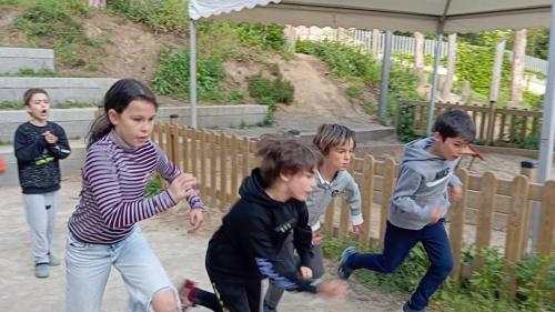 Proyecto STEM de pluviómetros, preparación para los exámenes oficiales, evento sobre el Campeonato Europeo de Atletismo y merendolas de fin de curso / STEM-Projekt mit Regenmessern, Vorbereitung auf offizielle Prüfungen, Event zur Leichtathletik Europameisterschaft und Abschlussfeiern am Ende des Kurses