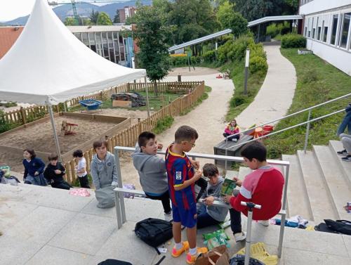 Proyecto STEM de pluviómetros, preparación para los exámenes oficiales, evento sobre el Campeonato Europeo de Atletismo y merendolas de fin de curso / STEM-Projekt mit Regenmessern, Vorbereitung auf offizielle Prüfungen, Event zur Leichtathletik Europameisterschaft und Abschlussfeiern am Ende des Kurses