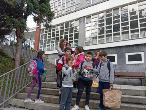 Proyecto STEM de pluviómetros, preparación para los exámenes oficiales, evento sobre el Campeonato Europeo de Atletismo y merendolas de fin de curso / STEM-Projekt mit Regenmessern, Vorbereitung auf offizielle Prüfungen, Event zur Leichtathletik Europameisterschaft und Abschlussfeiern am Ende des Kurses