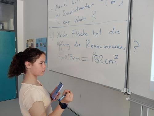 Proyecto STEM de pluviómetros, preparación para los exámenes oficiales, evento sobre el Campeonato Europeo de Atletismo y merendolas de fin de curso / STEM-Projekt mit Regenmessern, Vorbereitung auf offizielle Prüfungen, Event zur Leichtathletik Europameisterschaft und Abschlussfeiern am Ende des Kurses