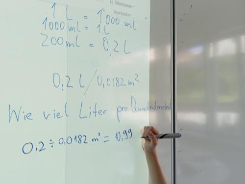 Proyecto STEM de pluviómetros, preparación para los exámenes oficiales, evento sobre el Campeonato Europeo de Atletismo y merendolas de fin de curso / STEM-Projekt mit Regenmessern, Vorbereitung auf offizielle Prüfungen, Event zur Leichtathletik Europameisterschaft und Abschlussfeiern am Ende des Kurses